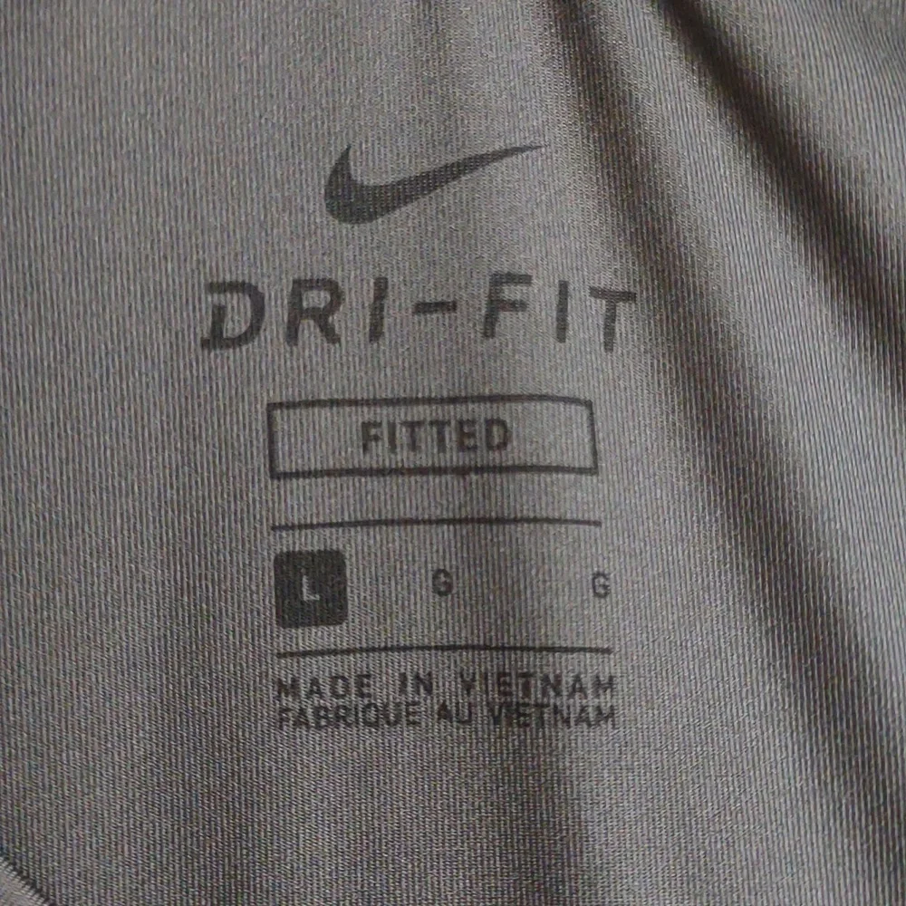 Nike Dri -fit fitted long sleeve - Picture 2 of 3